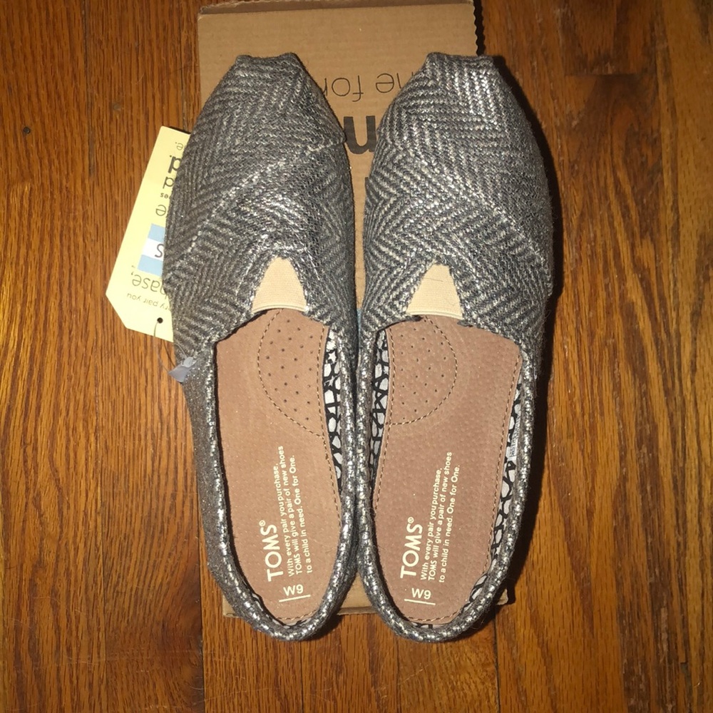 Toms—NWT - Picture 4 of 4